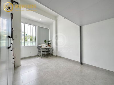 Lac Long Quan Street, Vietnam Lac Long Quan Street, Vietnam