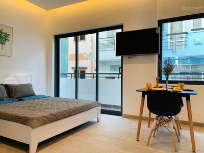 Nguyen Van Cu Street, Vietnam  Nguyen Van Cu Street, Vietnam