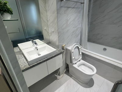 Nguyen Cuu Van Street, Vietnam Nguyen Cuu Van Street, Vietnam