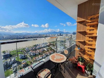 The Monarchy, Vietnam  The Monarchy, Vietnam