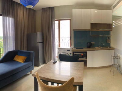 Mai Chi Tho Street, Vietnam Mai Chi Tho Street, Vietnam