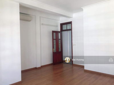 Ngoc Ha Street, Vietnam Ngoc Ha Street, Vietnam