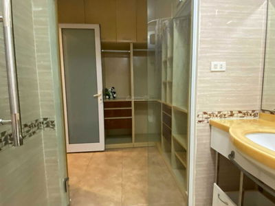 Nguyen Hoang Ton Street, Vietnam Nguyen Hoang Ton Street, Vietnam