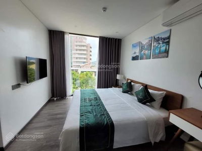 Nguyen Tat Thanh Street, Vietnam  Nguyen Tat Thanh Street, Vietnam