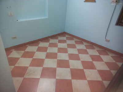 Nguyen Van Cu Street, Vietnam  Nguyen Van Cu Street, Vietnam