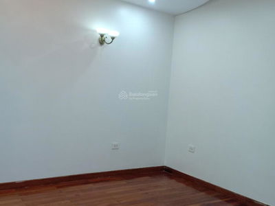 Lac Long Quan Street, Vietnam Lac Long Quan Street, Vietnam