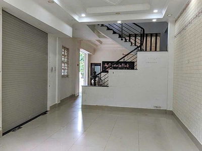 Le Duc Tho Street, Vietnam Le Duc Tho Street, Vietnam