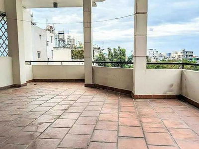 Le Duc Tho Street, Vietnam Le Duc Tho Street, Vietnam