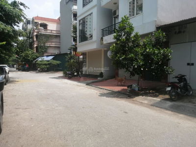 Xuan La Street, Vietnam Xuan La Street, Vietnam