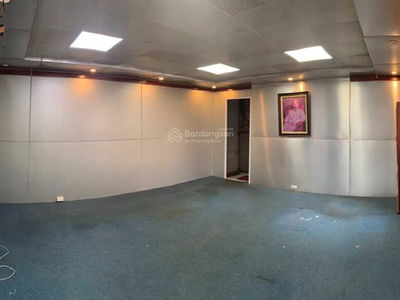 Xuan La Street, Vietnam  Xuan La Street, Vietnam