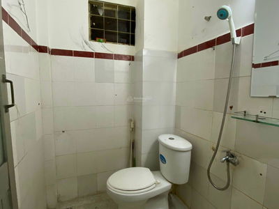 Nguyen Kiem Street, Vietnam  Nguyen Kiem Street, Vietnam