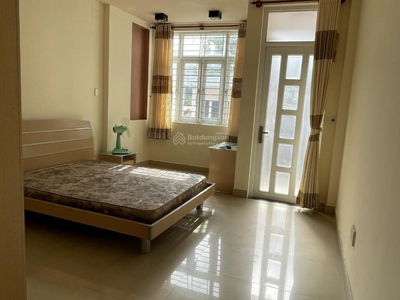 Nguyen Thai Son Street, Vietnam  Nguyen Thai Son Street, Vietnam