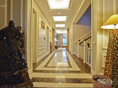 Lac Long Quan Street, Vietnam Lac Long Quan Street, Vietnam