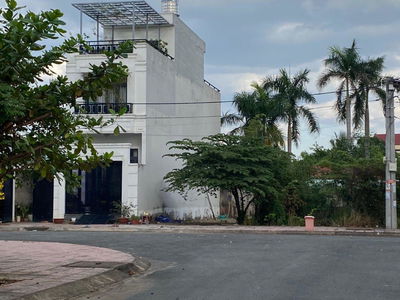 Long Thuan Street, Vietnam  Long Thuan Street, Vietnam