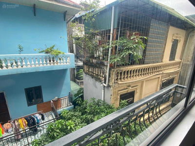 Lac Long Quan Street, Vietnam Lac Long Quan Street, Vietnam