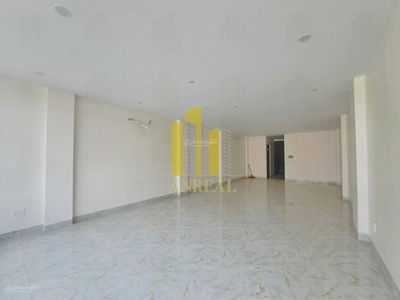 Tran Luu Street, Vietnam  Tran Luu Street, Vietnam