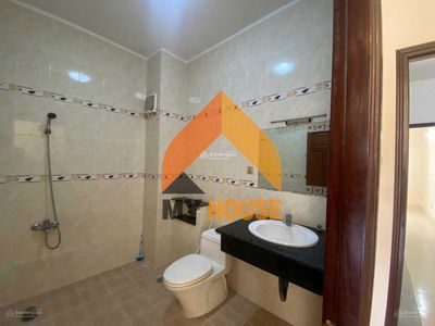 Cao Duc Lan Street, Vietnam  Cao Duc Lan Street, Vietnam