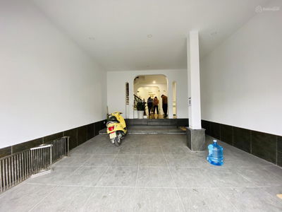 Hoang Cau Street, Vietnam Hoang Cau Street, Vietnam