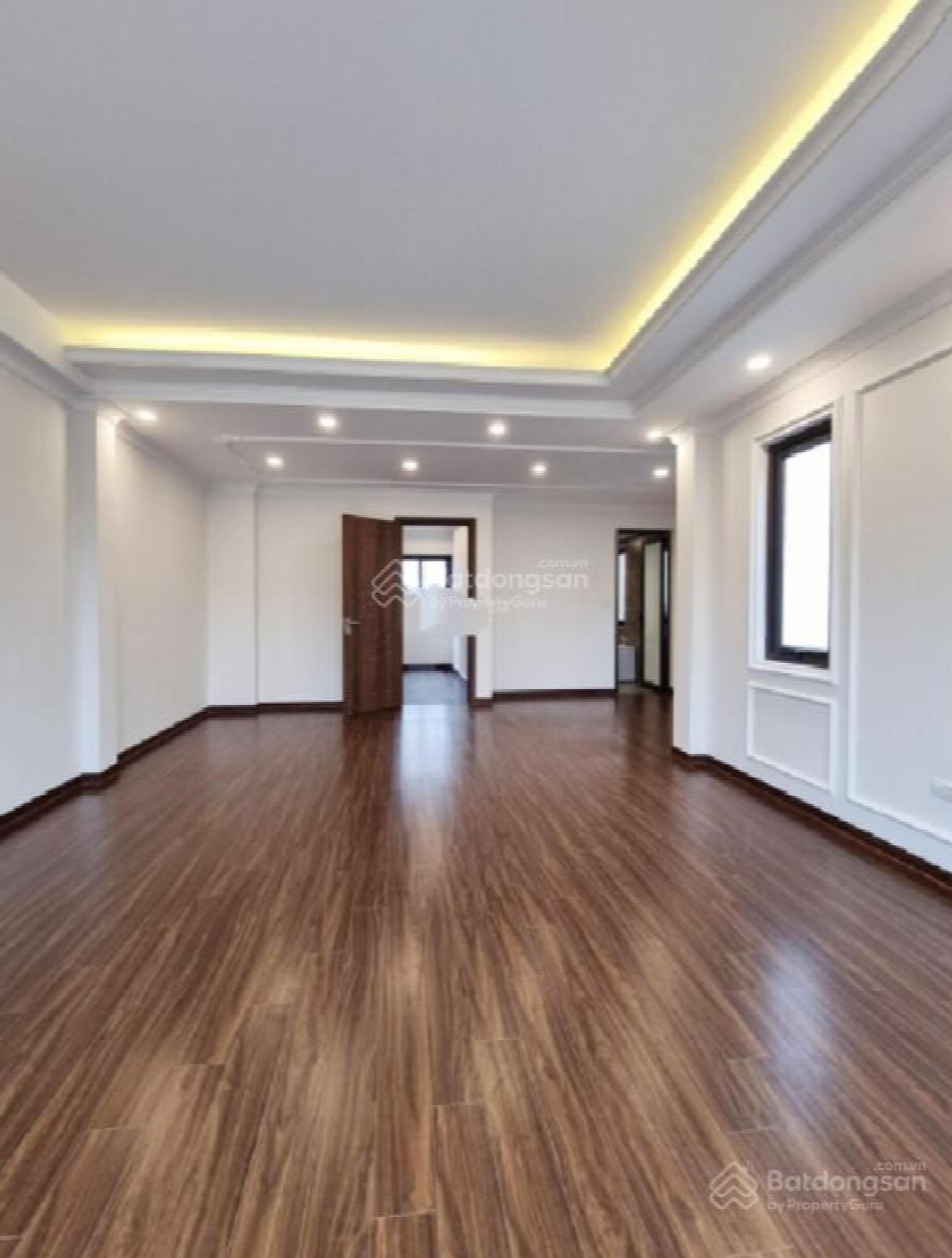 Hoang Cau Street, Vietnam Hoang Cau Street, Vietnam