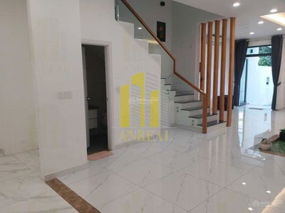 Nguyen U Di Street, Vietnam  Nguyen U Di Street, Vietnam