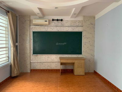 Le Van Luong Street, Vietnam Le Van Luong Street, Vietnam