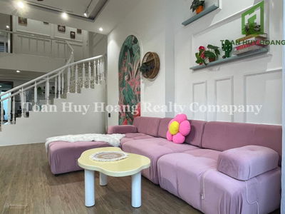 Pham Van Dong Street, Vietnam Pham Van Dong Street, Vietnam