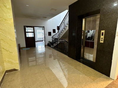 Le Duc Tho Street, Vietnam Le Duc Tho Street, Vietnam