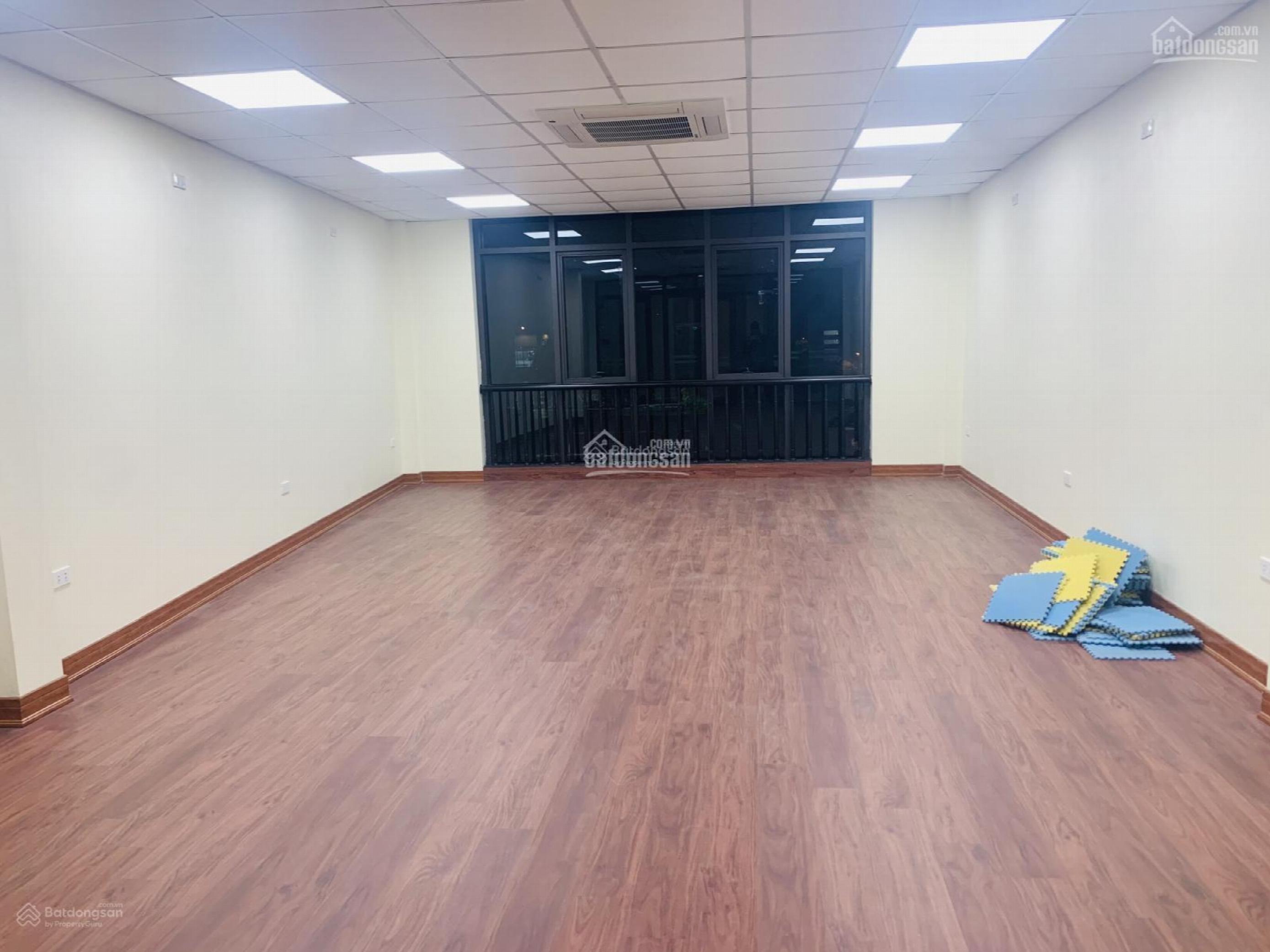 Hoang Cau Street, Vietnam Hoang Cau Street, Vietnam