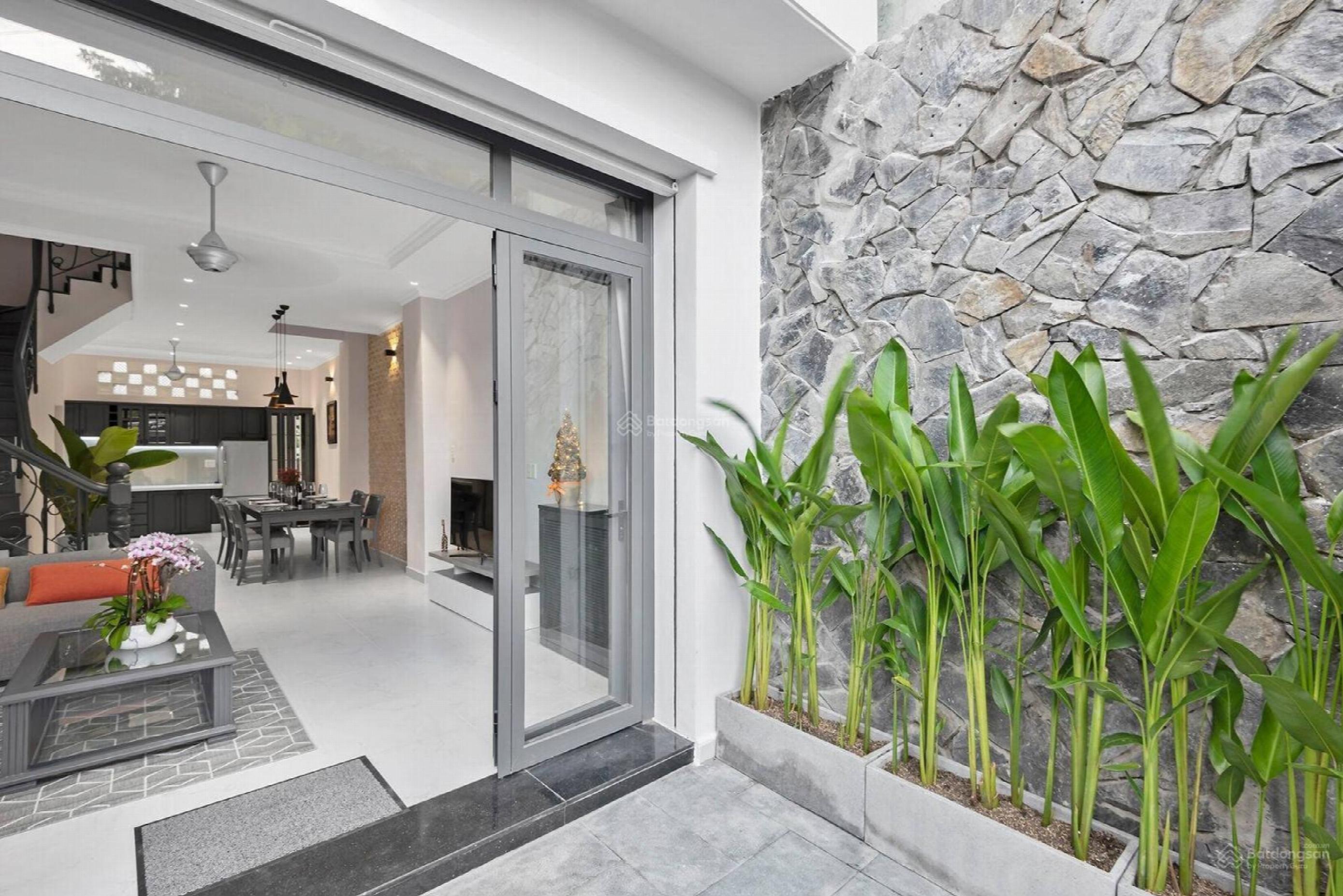 Nguyen Chi Thanh Street, Vietnam Nguyen Chi Thanh Street, Vietnam