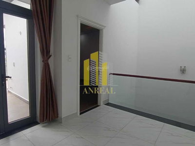 Nguyen Thi Dinh Street, Vietnam  Nguyen Thi Dinh Street, Vietnam