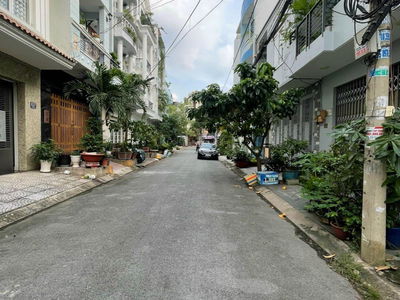 Hoang Quoc Viet Street, Vietnam  Hoang Quoc Viet Street, Vietnam