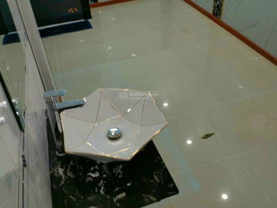 Le Duc Tho Street, Vietnam Le Duc Tho Street, Vietnam