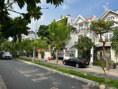 Tran Luu Street, Vietnam  Tran Luu Street, Vietnam
