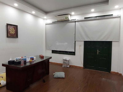 Nguyen Van Cu Street, Vietnam  Nguyen Van Cu Street, Vietnam