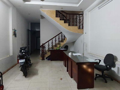 Nguyen Van Cu Street, Vietnam  Nguyen Van Cu Street, Vietnam