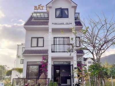 Golden Bay, Vietnam Golden Bay, Vietnam