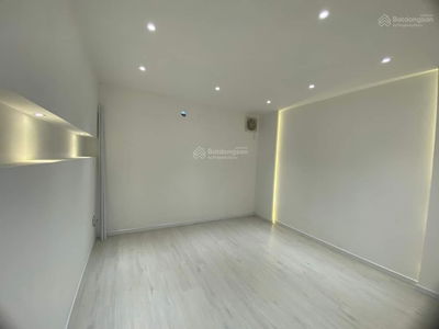 Thanh Thai Street, Vietnam Thanh Thai Street, Vietnam