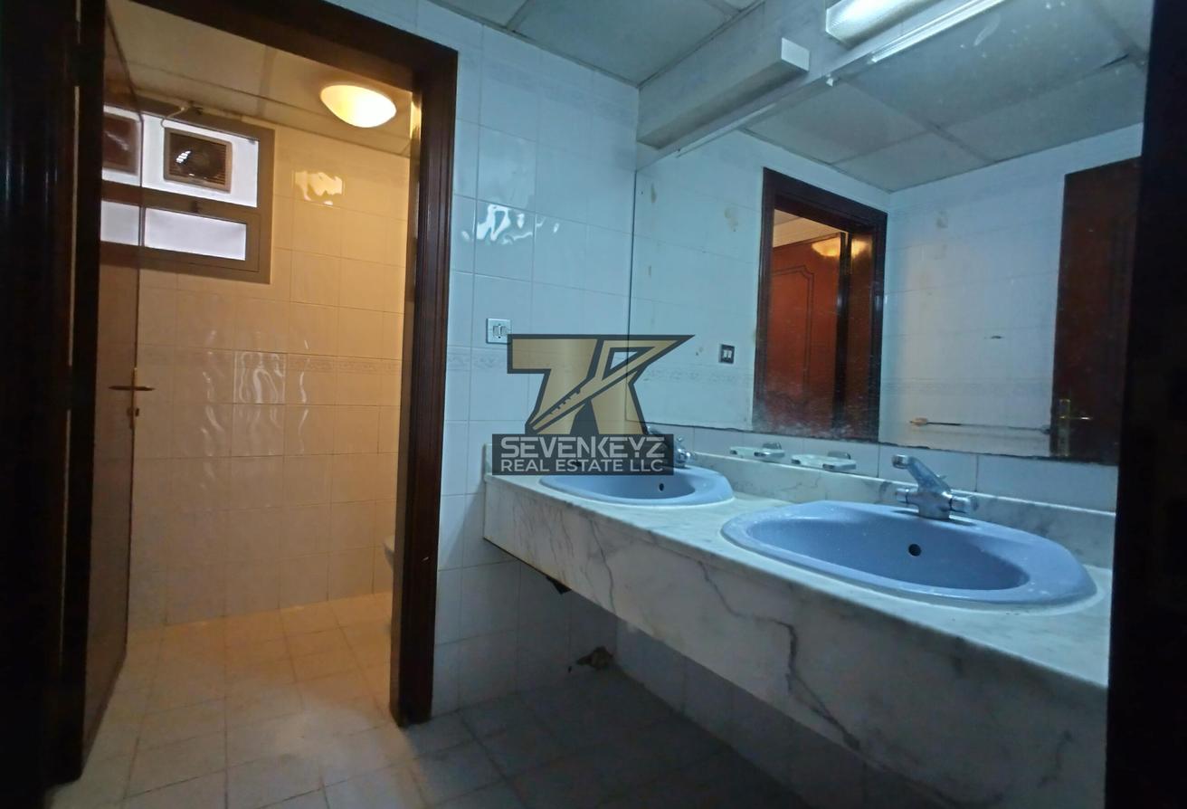 Corniche Road, United Arab Emirates Corniche Road, United Arab Emirates