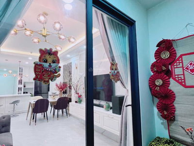 Topaz Twins, Vietnam  Topaz Twins, Vietnam