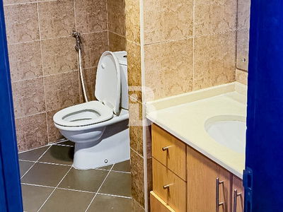 Hamilton Tower, United Arab Emirates  Hamilton Tower, United Arab Emirates