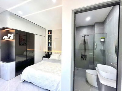 At the door, Vietnam At the door, Vietnam