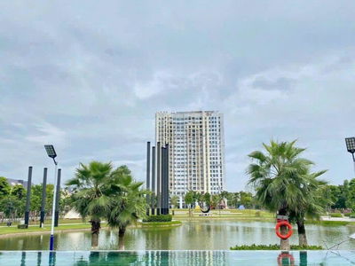 Moonlight Avenue, Vietnam  Moonlight Avenue, Vietnam