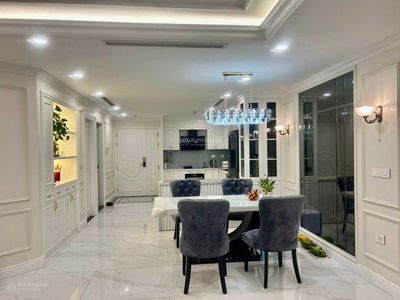 D'. Le Roi Soleil, Vietnam D'. Le Roi Soleil, Vietnam