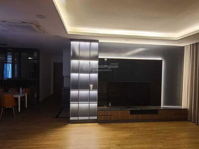 Golden Palace, Vietnam Golden Palace, Vietnam