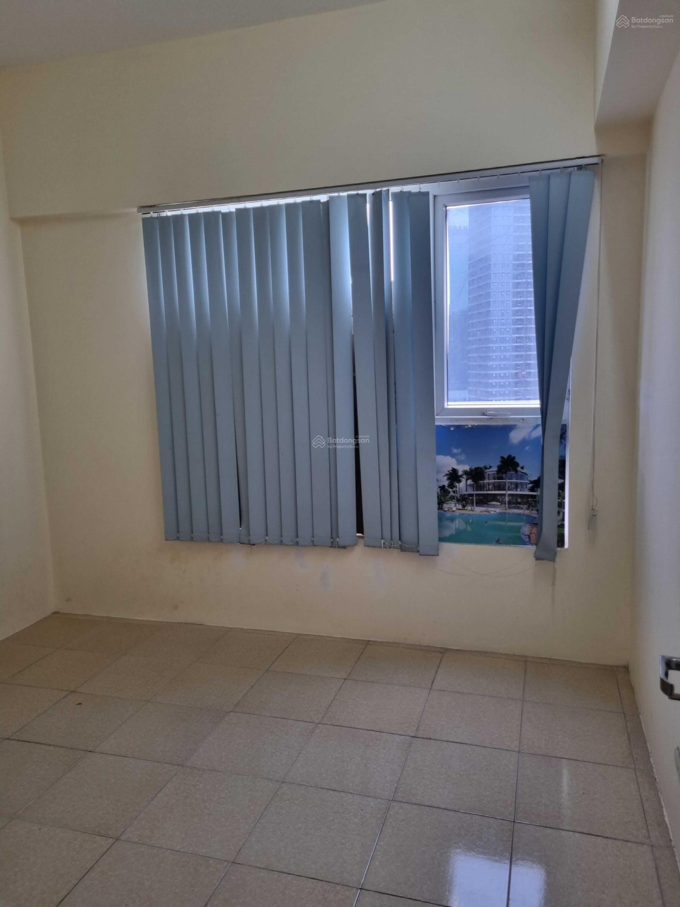 Le Van Luong Street, Vietnam Le Van Luong Street, Vietnam