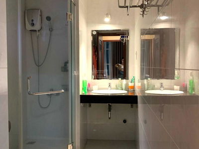 Hoang Anh Thanh Binh, Vietnam Hoang Anh Thanh Binh, Vietnam