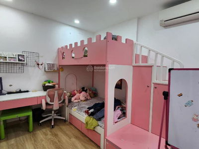 Nguyen Huu Tho Street, Vietnam Nguyen Huu Tho Street, Vietnam