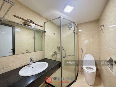 Au Co Street, Vietnam Au Co Street, Vietnam