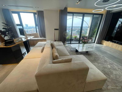 D'. Le Roi Soleil, Vietnam D'. Le Roi Soleil, Vietnam