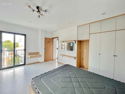 Ly Thai To Street, Vietnam Ly Thai To Street, Vietnam